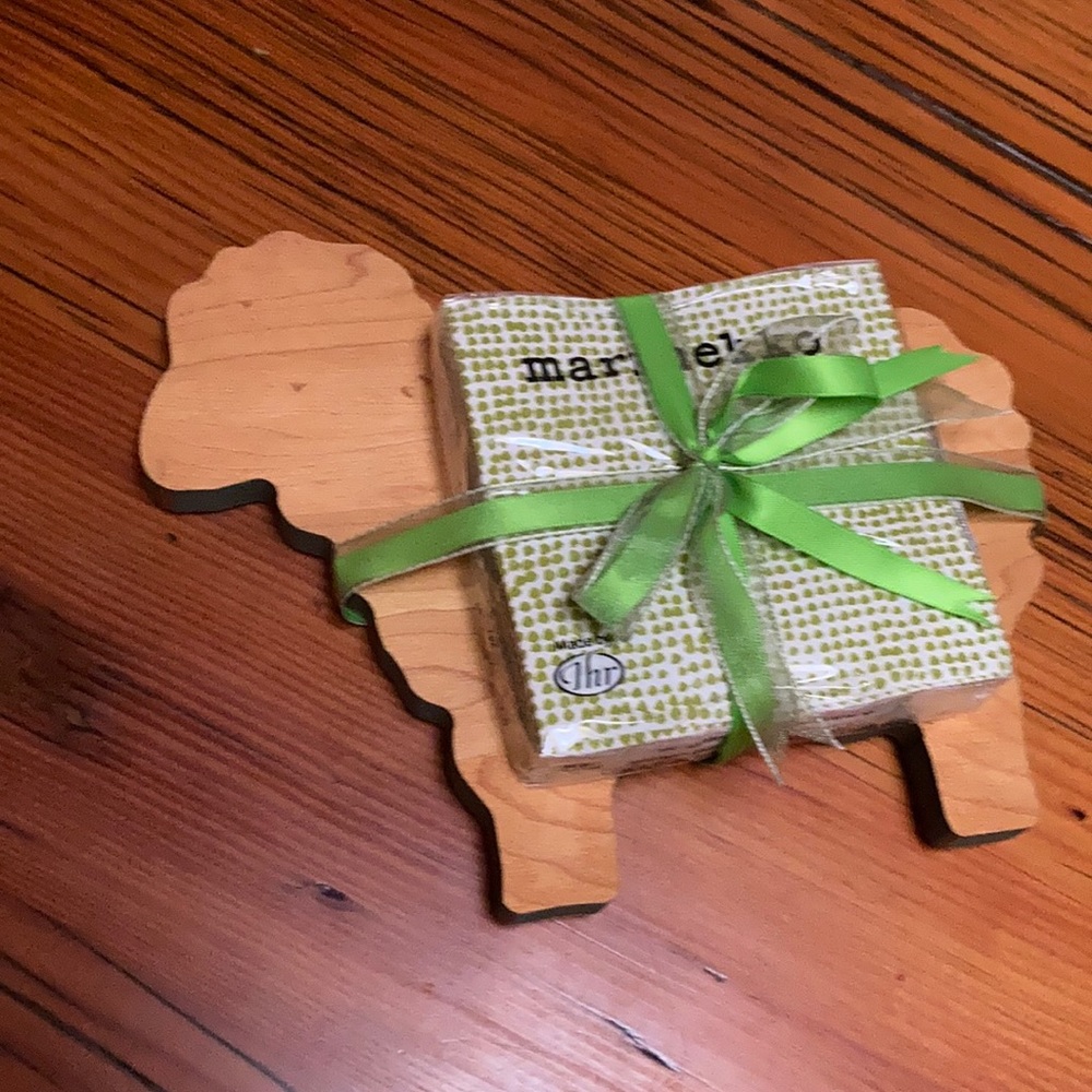 🐑 Lamb cutting board with napkins hostess gift